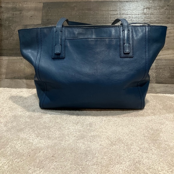 No Longer Available

Fossil Blue Leather Women’s Emma Zippered - Picture 3 of 12